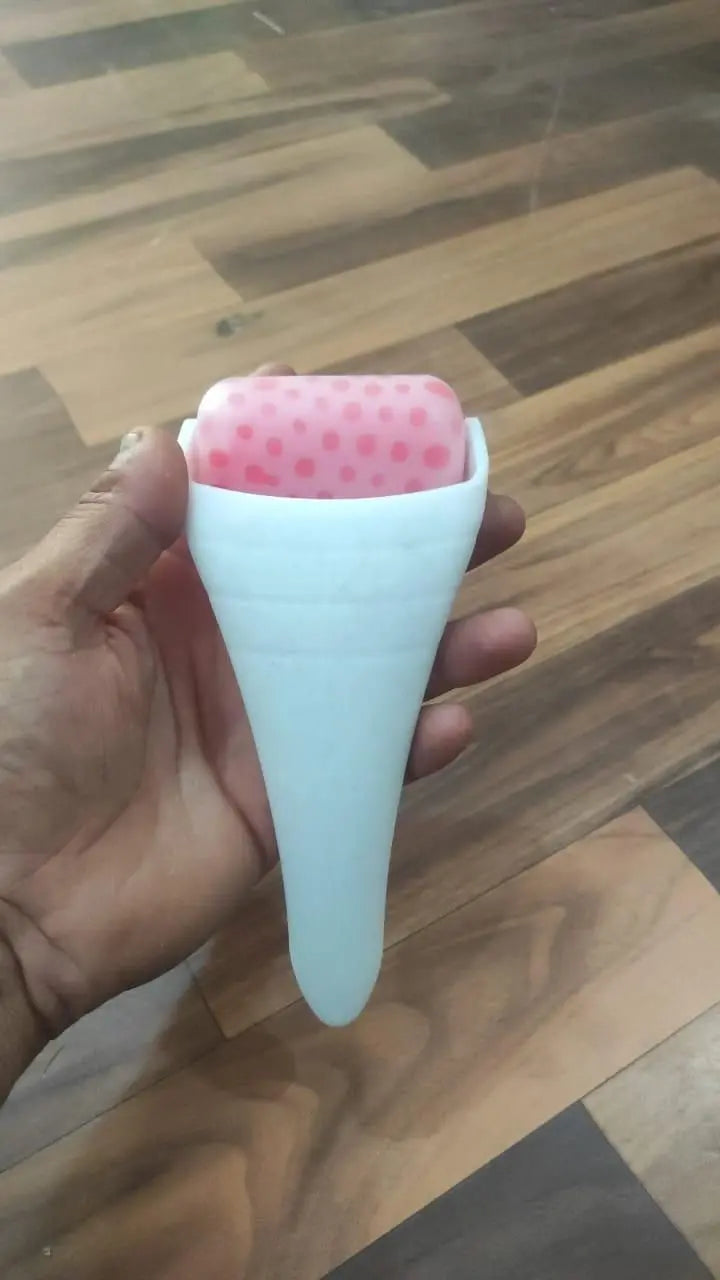 Handheld reduce puffiness ice roller for soothing skin with ergonomic design and ice insert